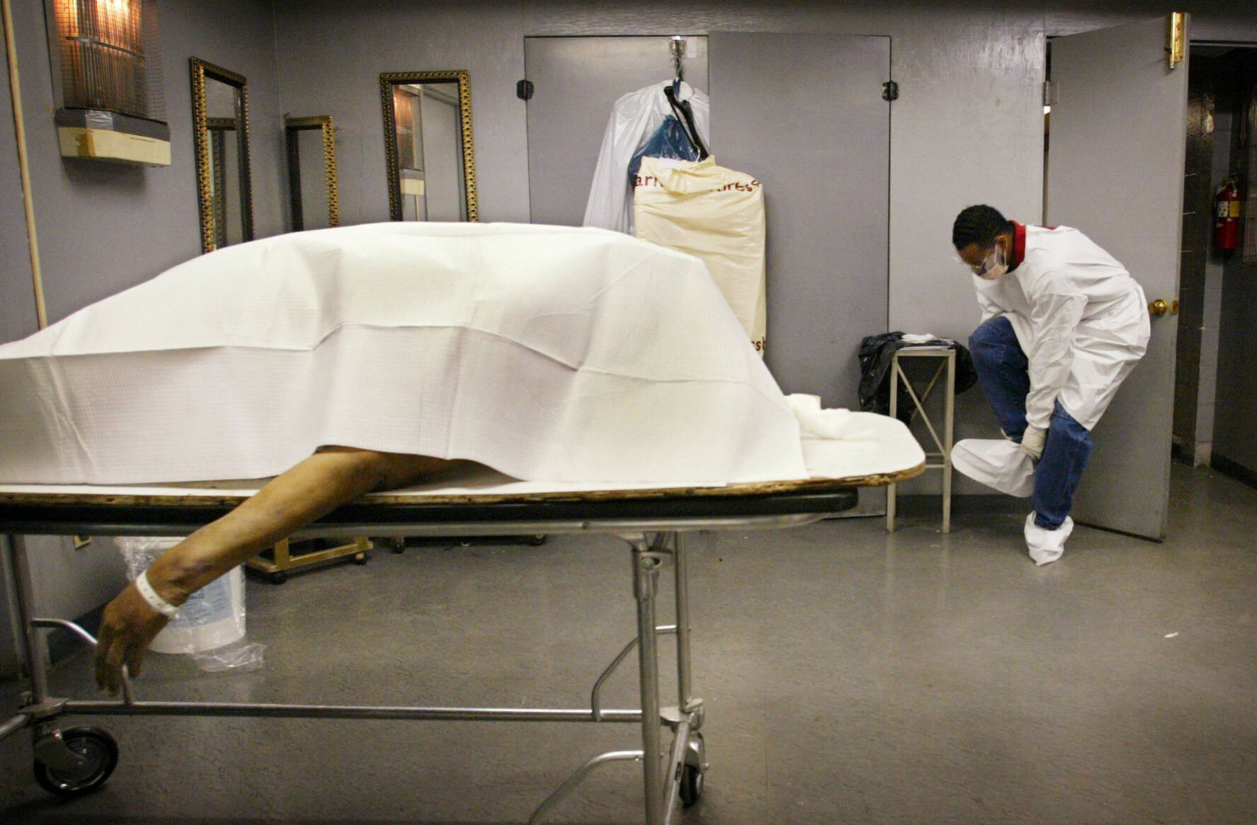 HIV fears rise at some mortuarys